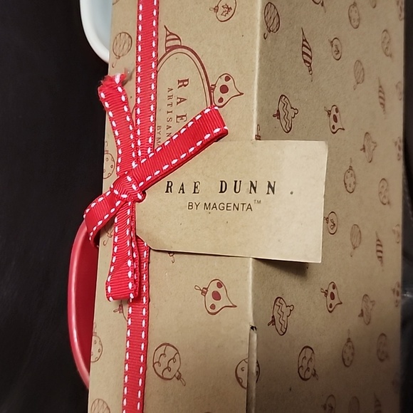 BNWT  Rae Dunn Mr & Mrs Claus 🎅 🤶 Mug set - Picture 4 of 5